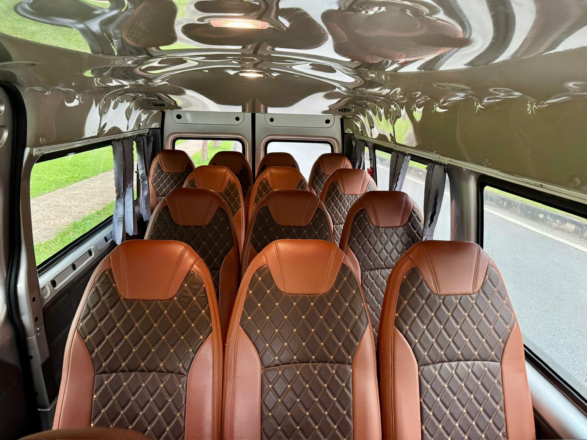 Thảo My - Đơn vị đồng hành cung cấp dịch vụ thuê xe 16 chỗ uy tín