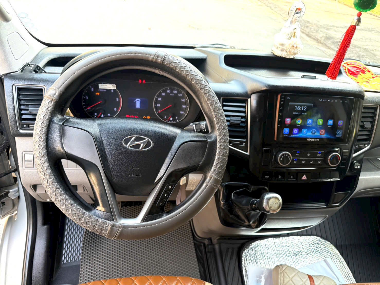 Lưu ý quan trọng khi ký hợp đồng thuê xe 16 chỗ đi Nha Trang