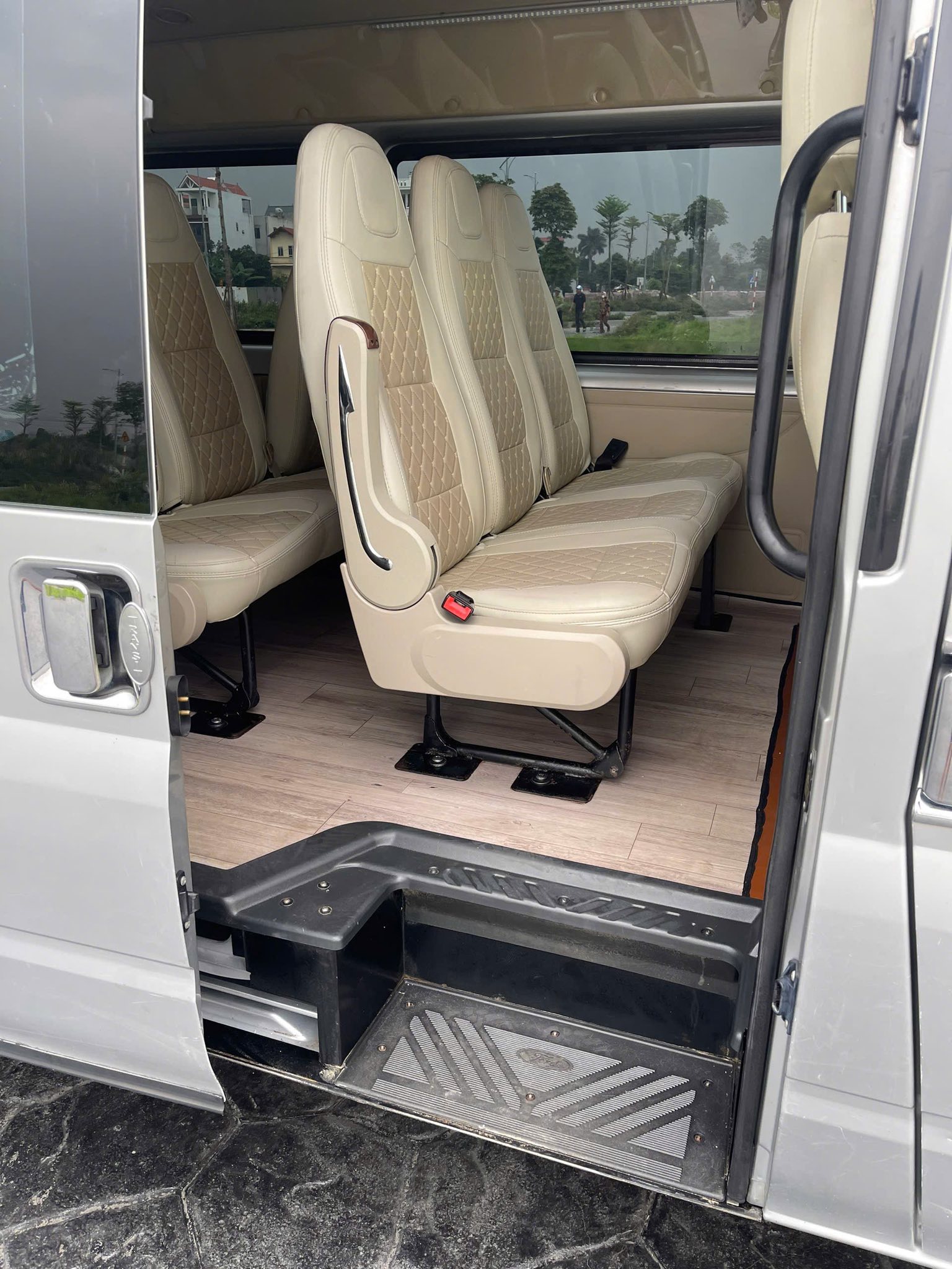 Lý do nên thuê xe 16 chỗ chinh phục cung đường biển và sương mù