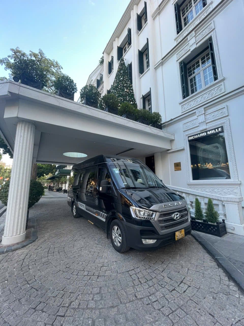 Thuê xe 18 chỗ cho chương trình tham quan tập thể