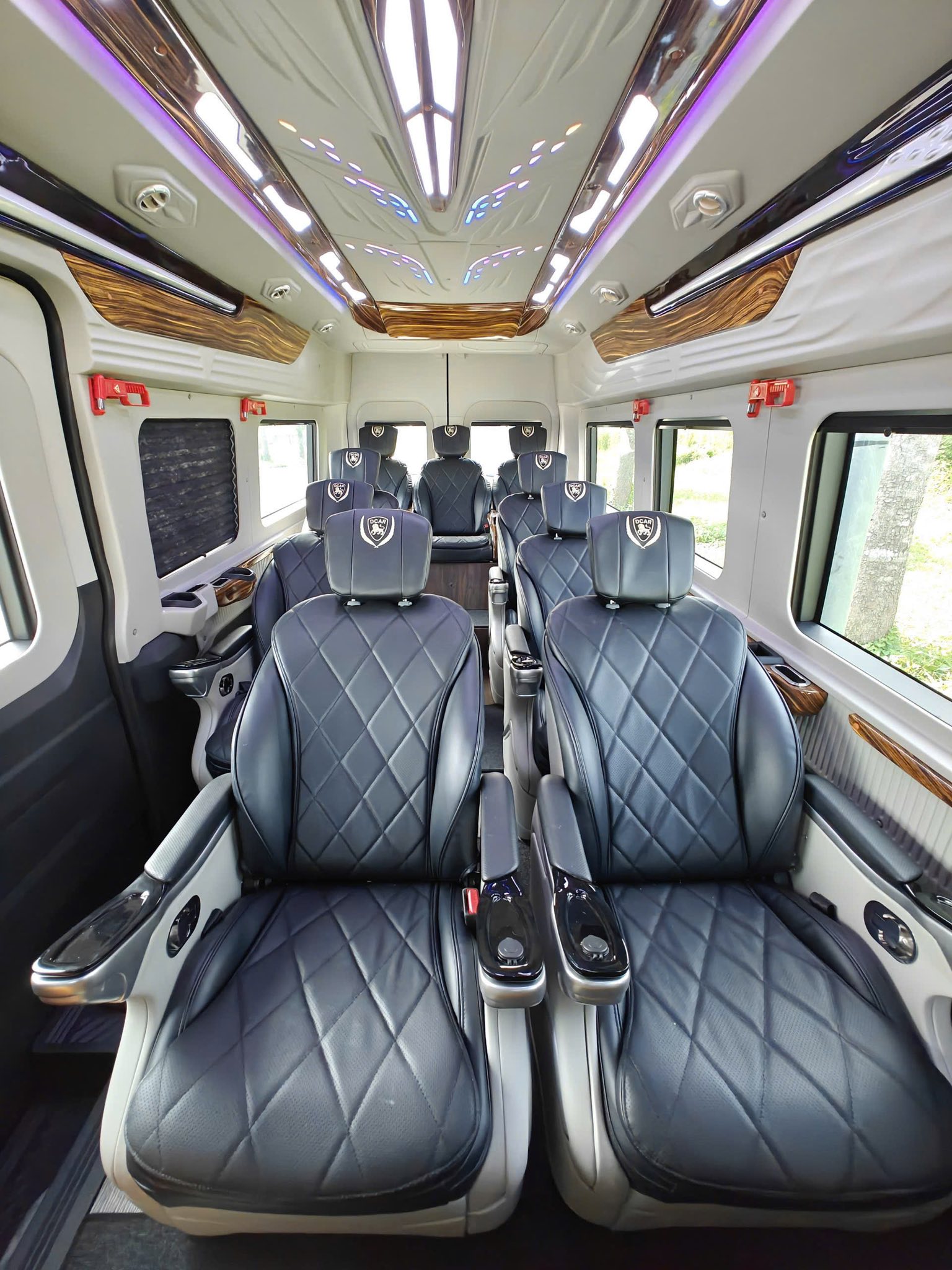 Thuê xe 18 chỗ cho chương trình tham quan tập thể