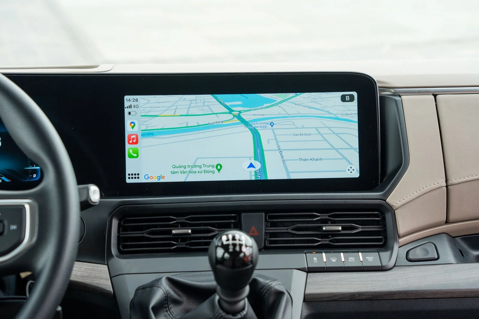 Thuê xe 18 chỗ cho chuyến đi nhóm bạn