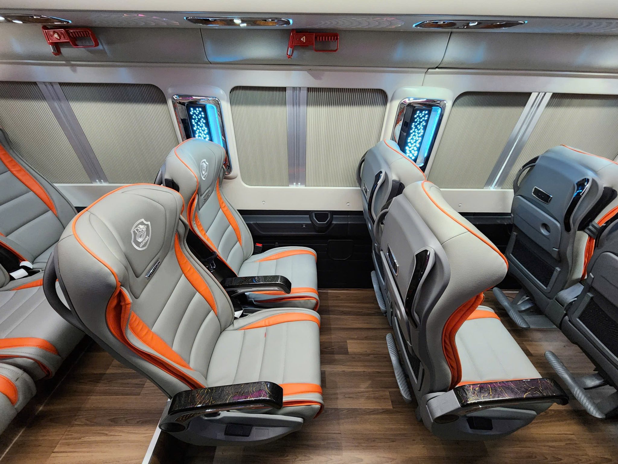 Thuê xe 18 chỗ cho chuyến đi theo khung giờ cố định