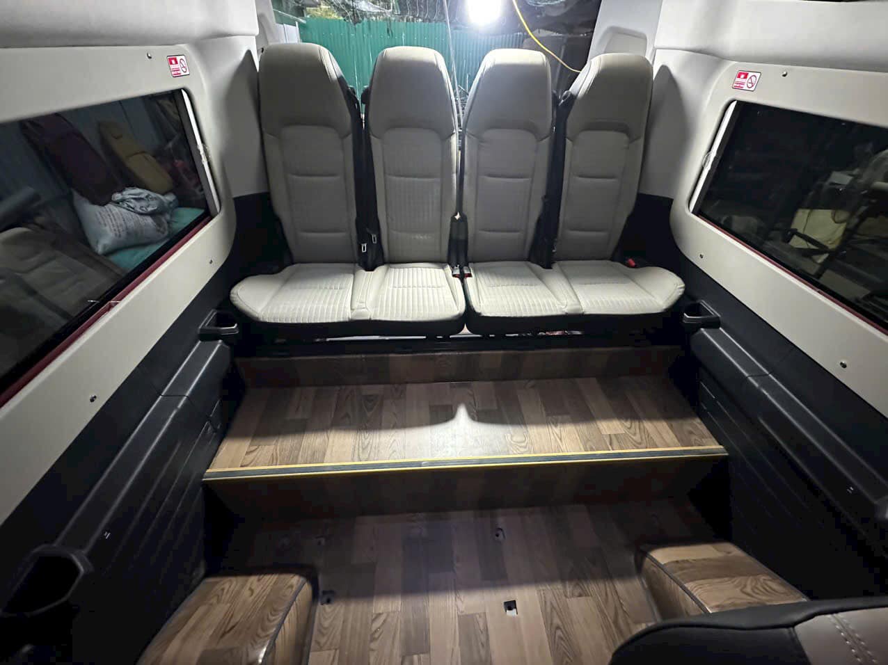 Thuê xe 18 chỗ cho chuyến đi theo khung giờ cố định