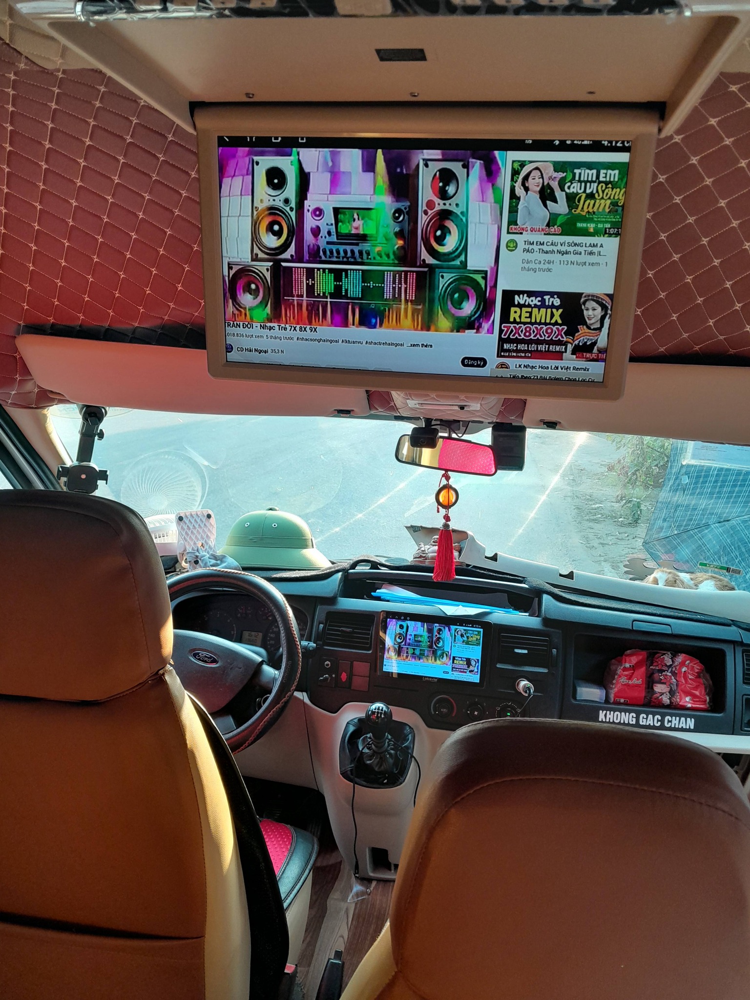 Thuê xe 18 chỗ cho chuyến tour dài