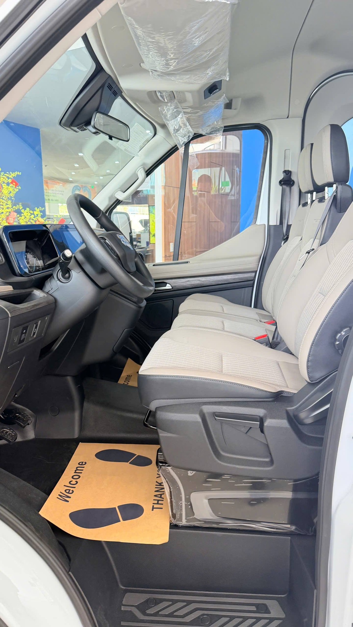 Thuê xe 18 chỗ cho chuyến tour dài