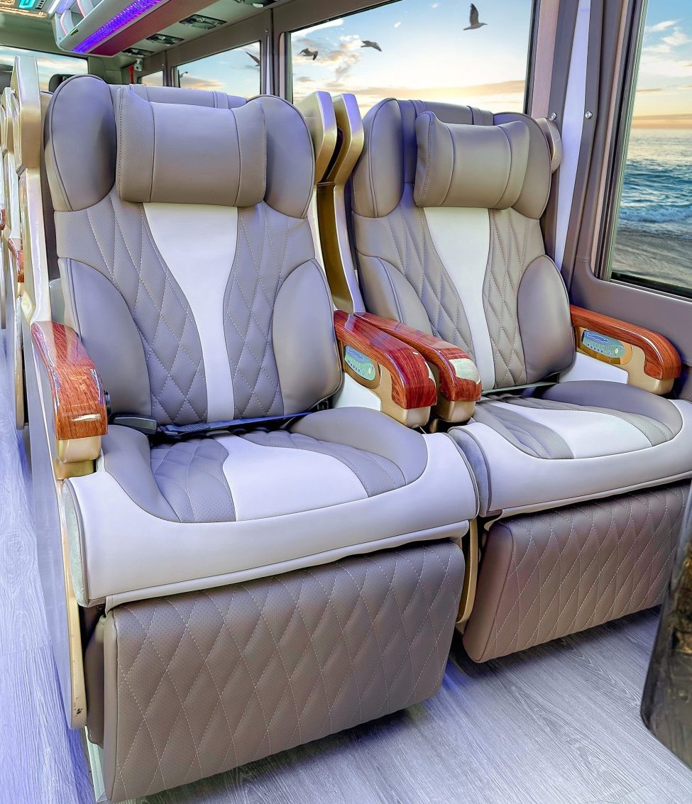 Thuê xe 18 chỗ cho đoàn cần đi lại thường xuyên