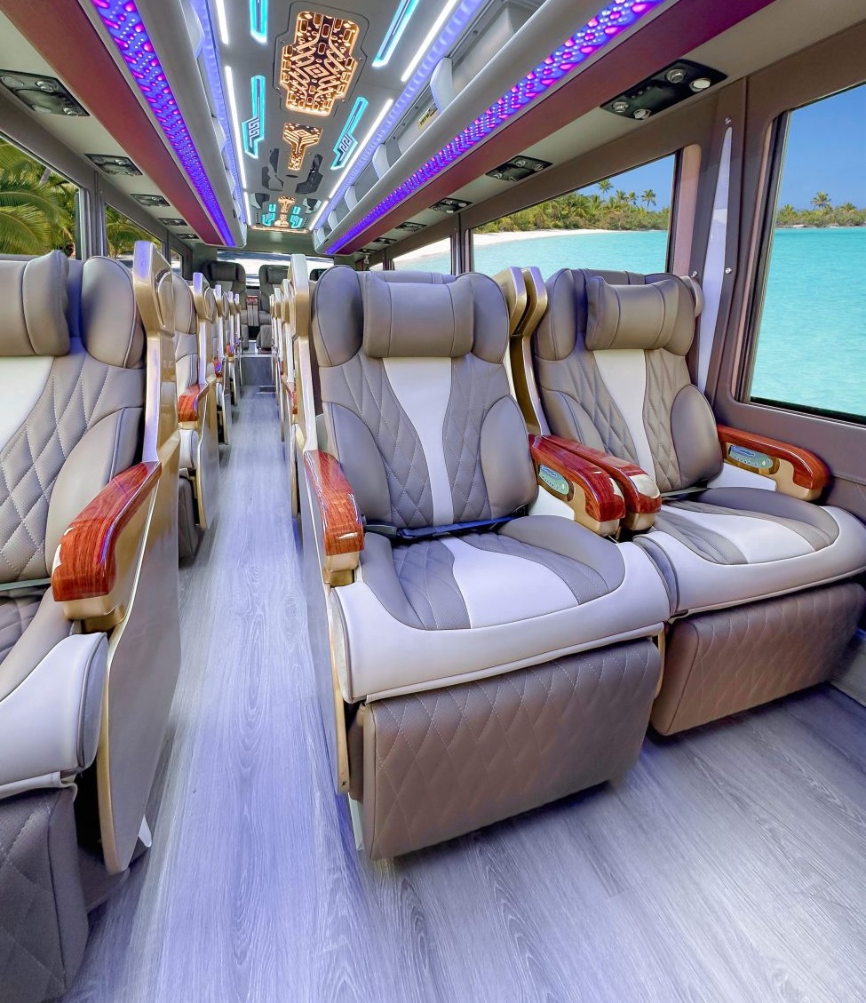 Thuê xe 18 chỗ cho đoàn cần đi lại thường xuyên