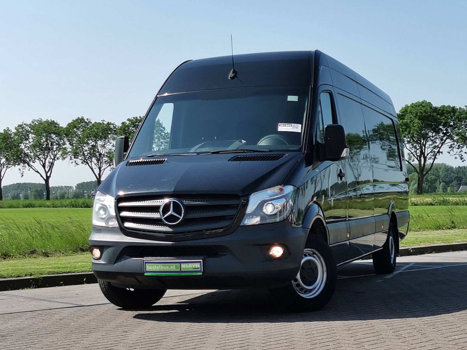 Thuê xe 18 chỗ cho nhóm cần xe lớn, tiện nghi