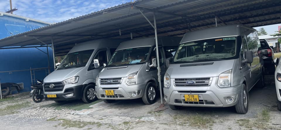 Thuê xe 18 chỗ dành cho đoàn khách rộng rãi