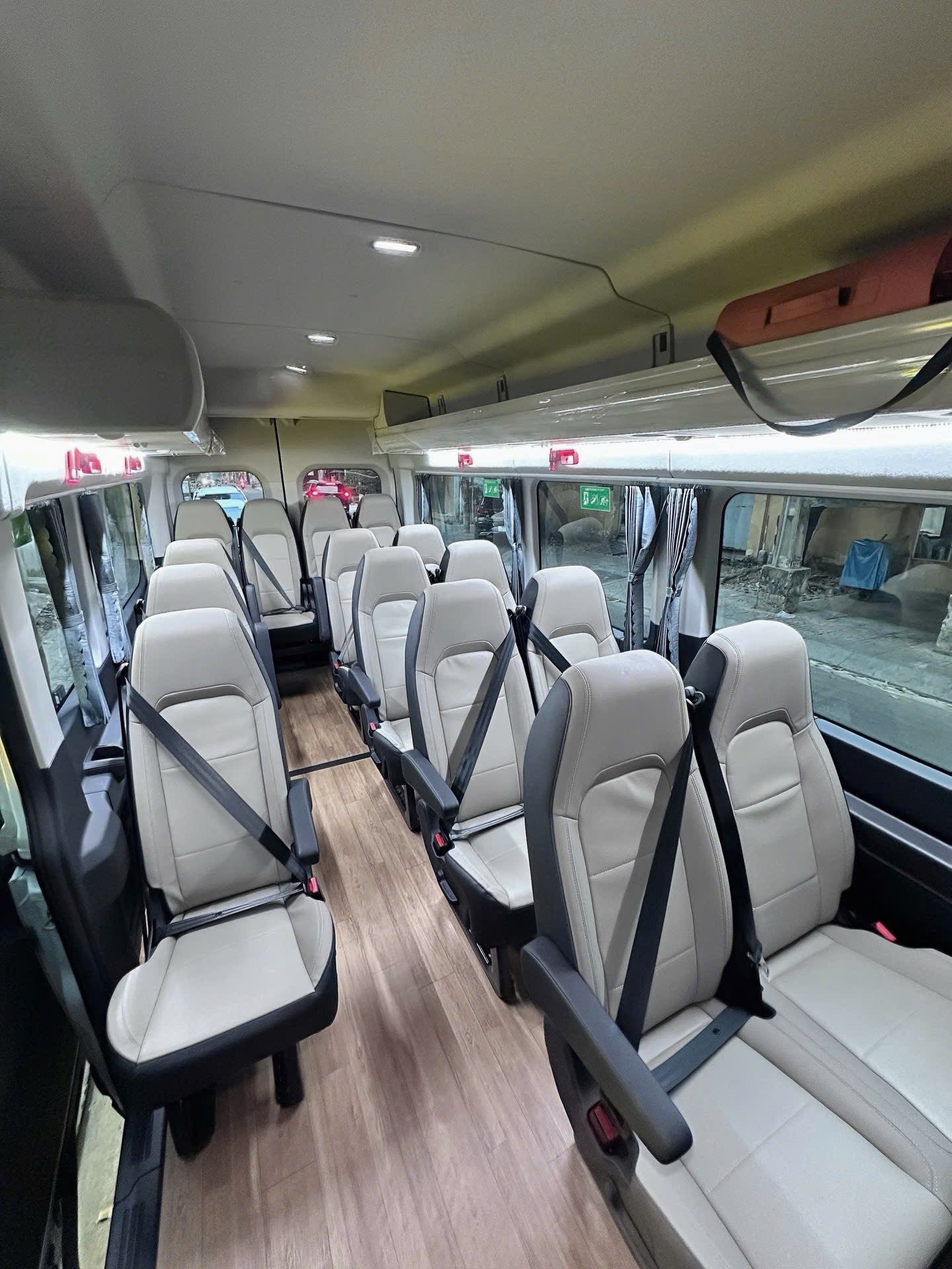 Thuê xe 18 chỗ đi tour sông nước