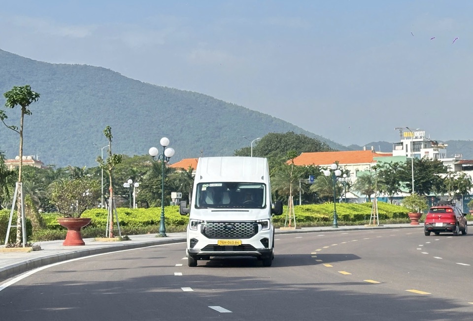 Thuê xe 18 chỗ đi tour du lịch tâm linh Miền Tây