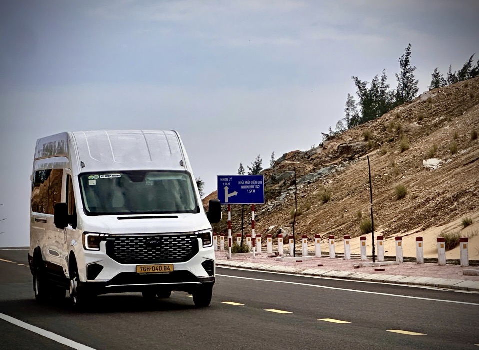 Thuê xe 18 chỗ đi tour du lịch tâm linh Miền Tây