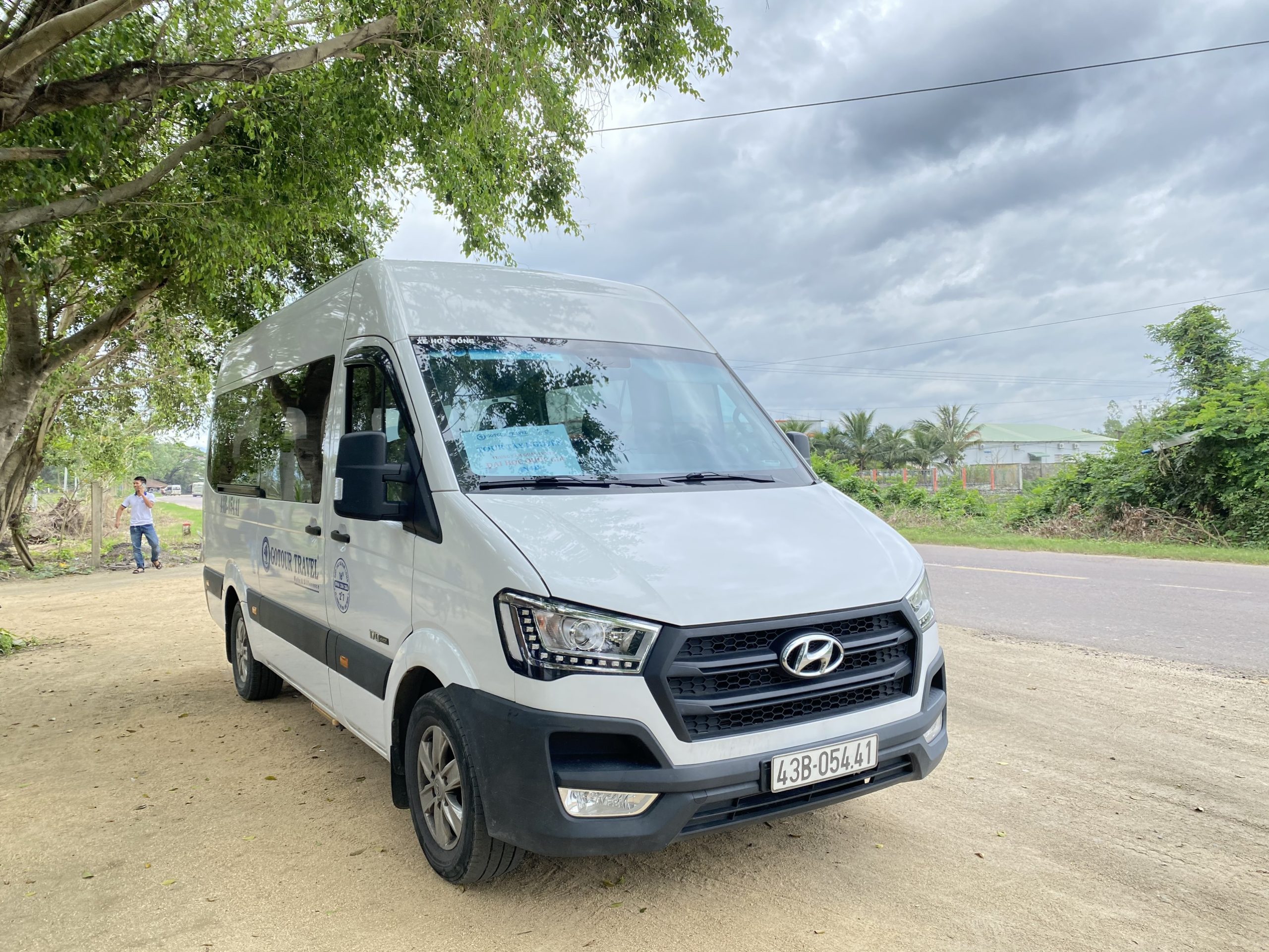 Thuê xe 18 chỗ đi tour du lịch tâm linh Miền Tây