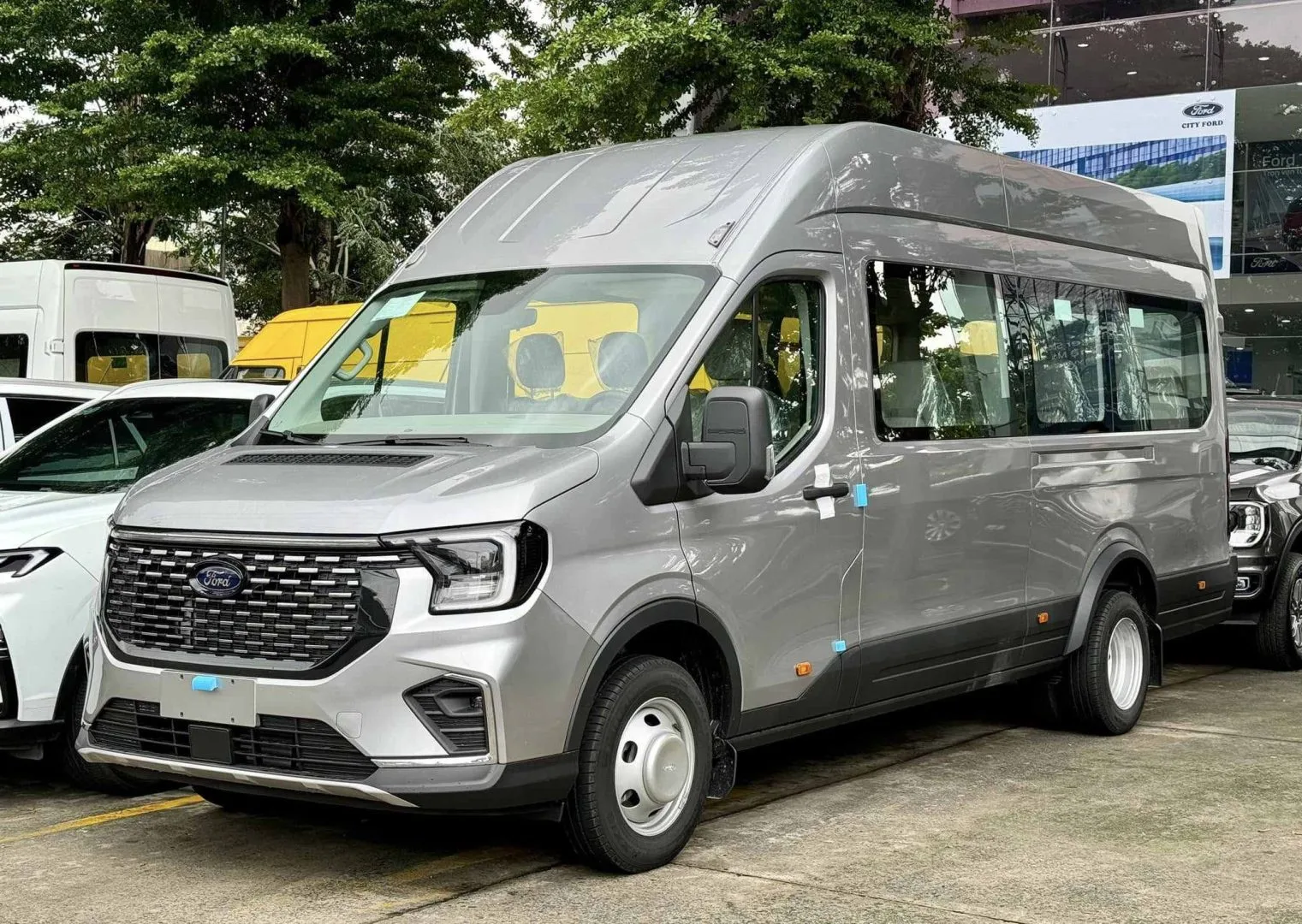 Vì Sao Hành Trình Liên Tuyến Cần Thuê Xe 18 Chỗ Đi Trọn Gói?