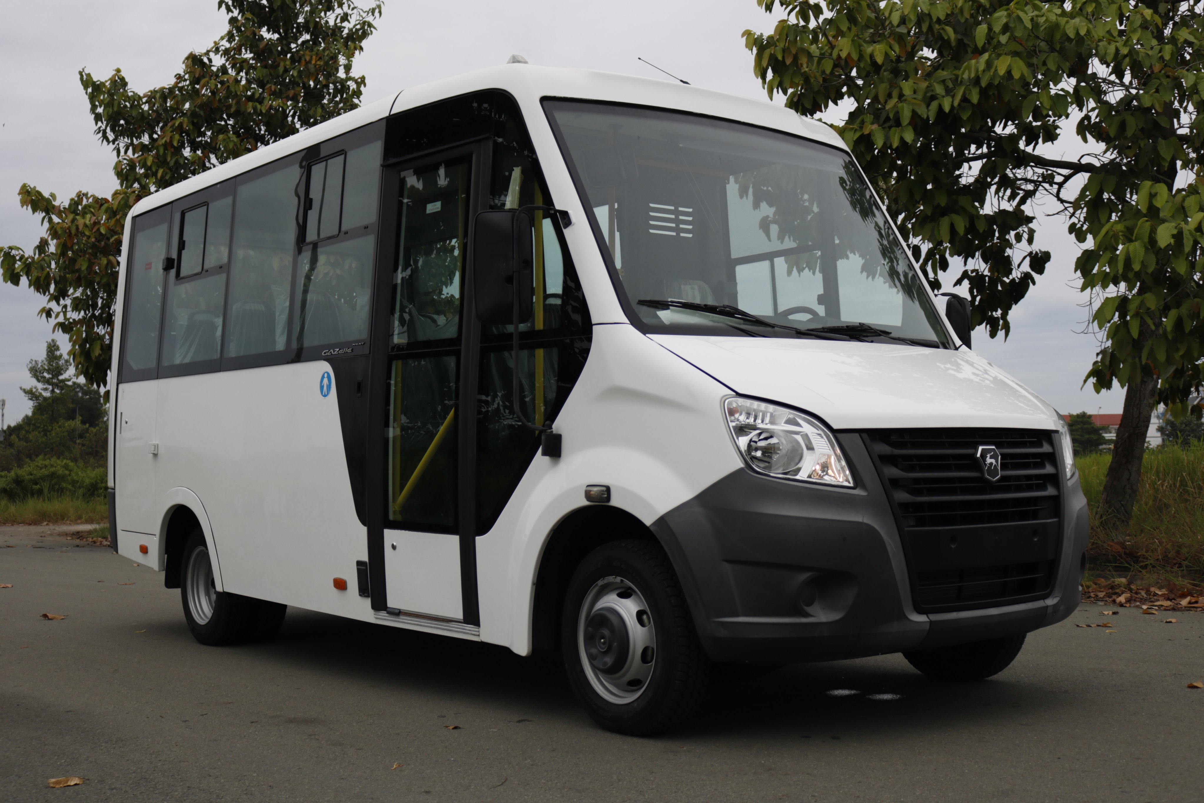 Xe 18 chỗ cho nhóm đông người