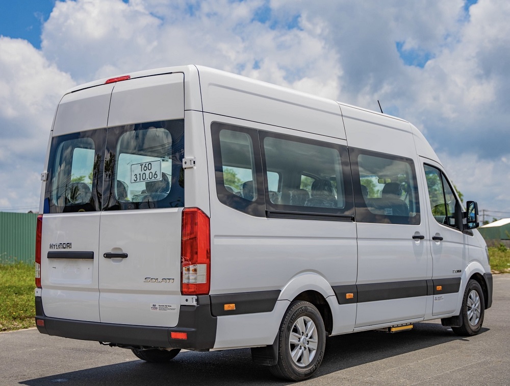 Thuê xe 18 chỗ phục vụ di chuyển tập trung một chuyến