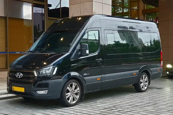 Thuê xe 18 chỗ phục vụ nhóm khách theo kế hoạch riêng