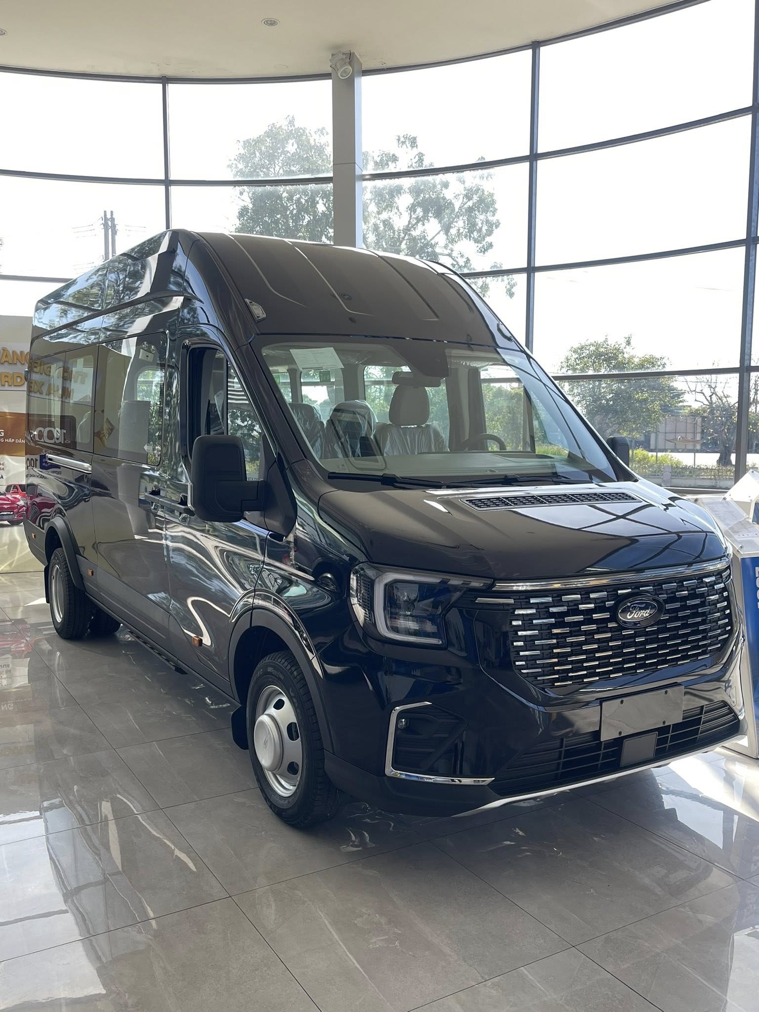 Dịch vụ cho thuê xe 16 chỗ tiện lợi