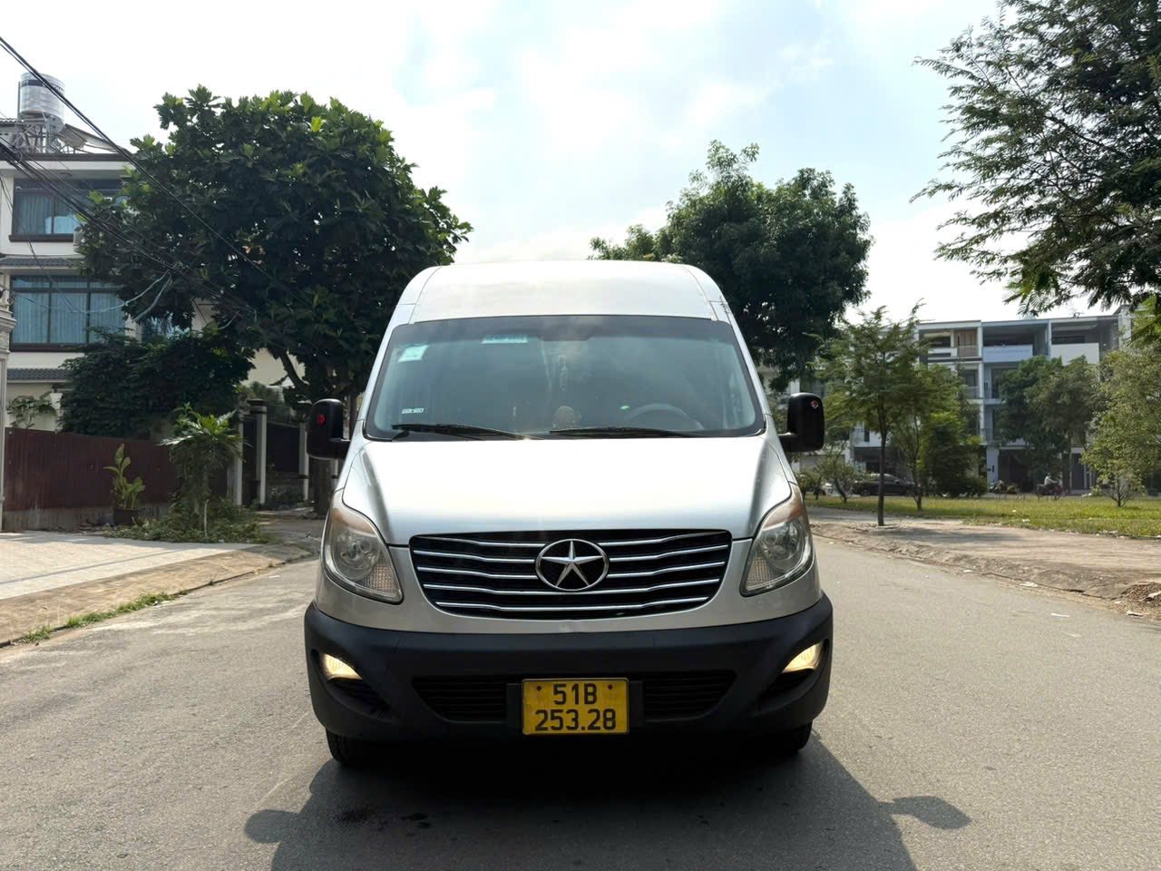 Dịch vụ cho thuê xe 16 chỗ tiện lợi