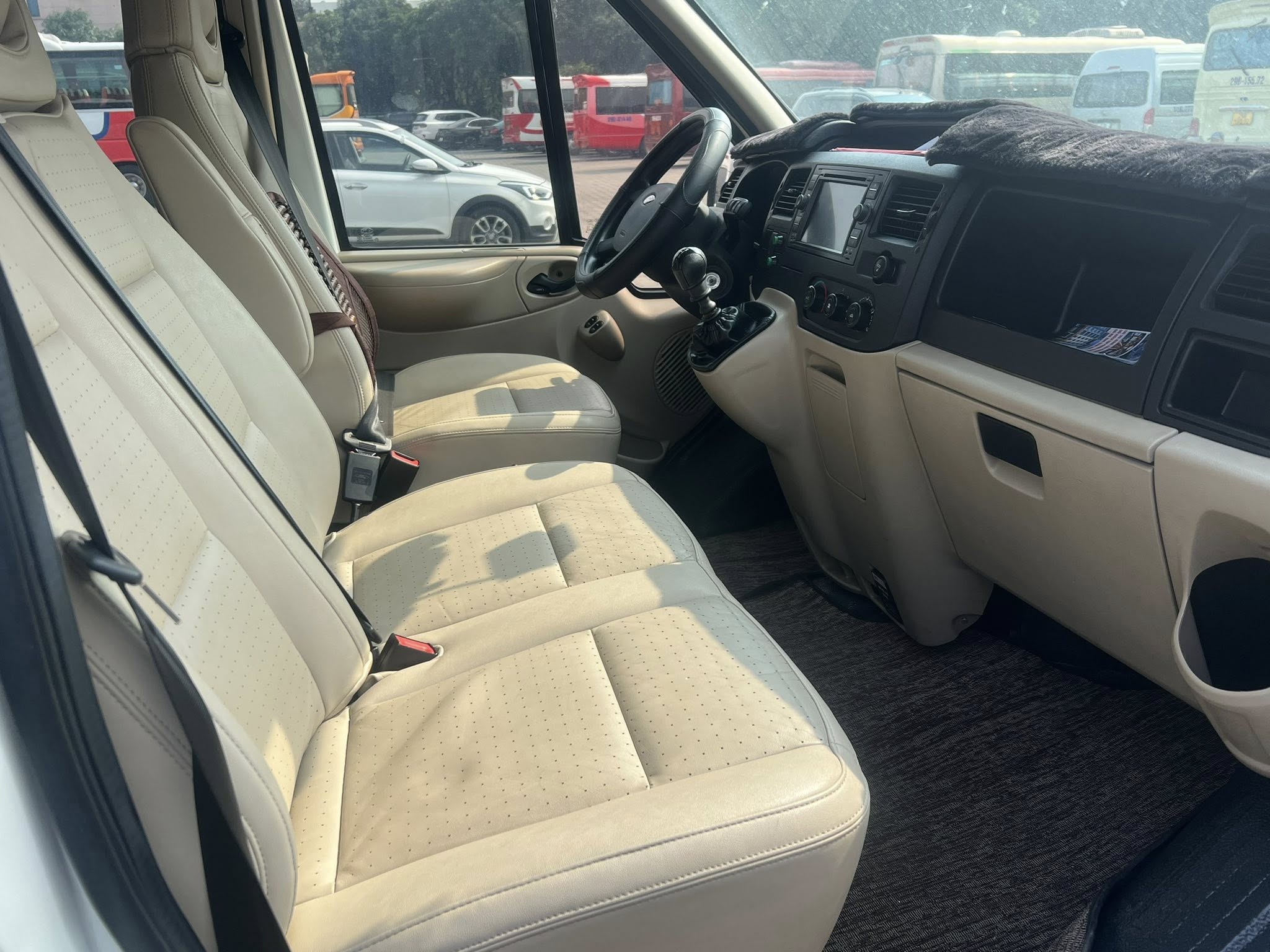 Dịch vụ cho thuê xe 16 chỗ tiết kiệm