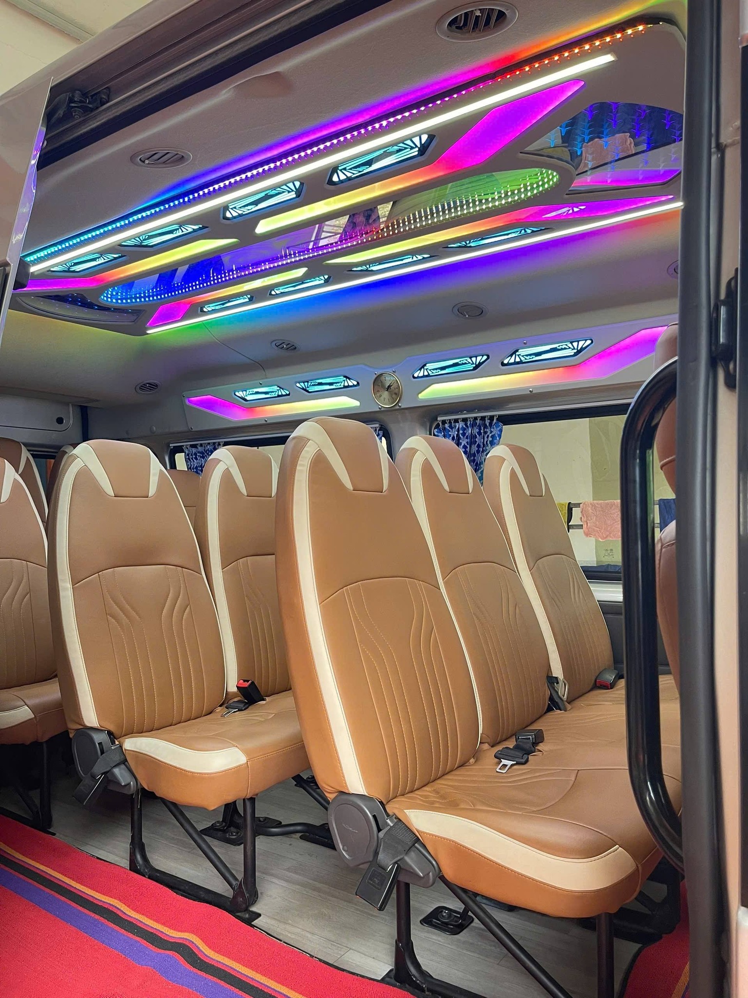 Dịch vụ cho thuê xe 16 chỗ tiết kiệm