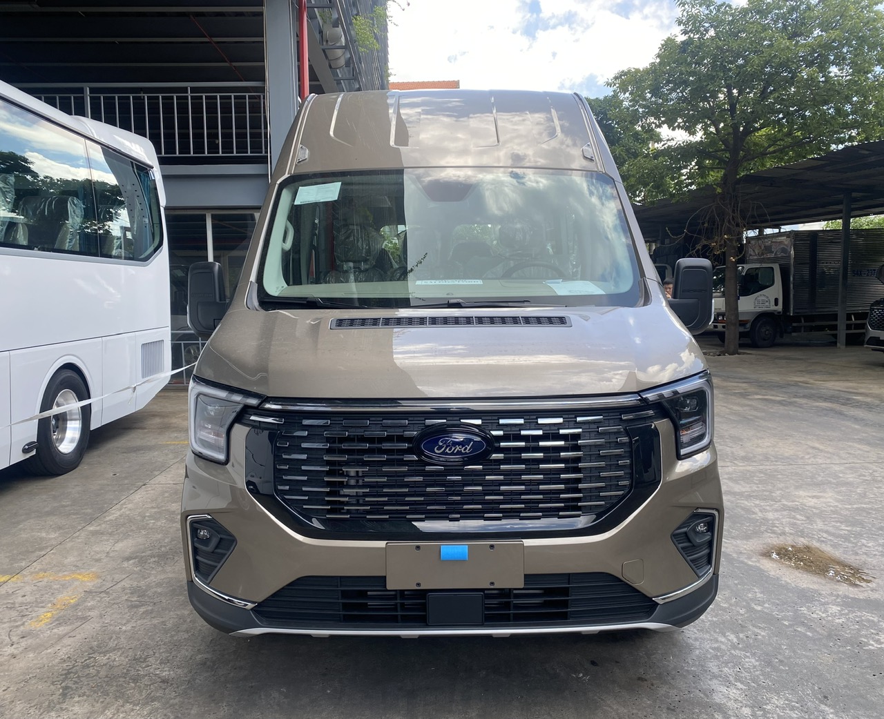 Dịch vụ thuê xe 18 chỗ an toàn tuyệt đối