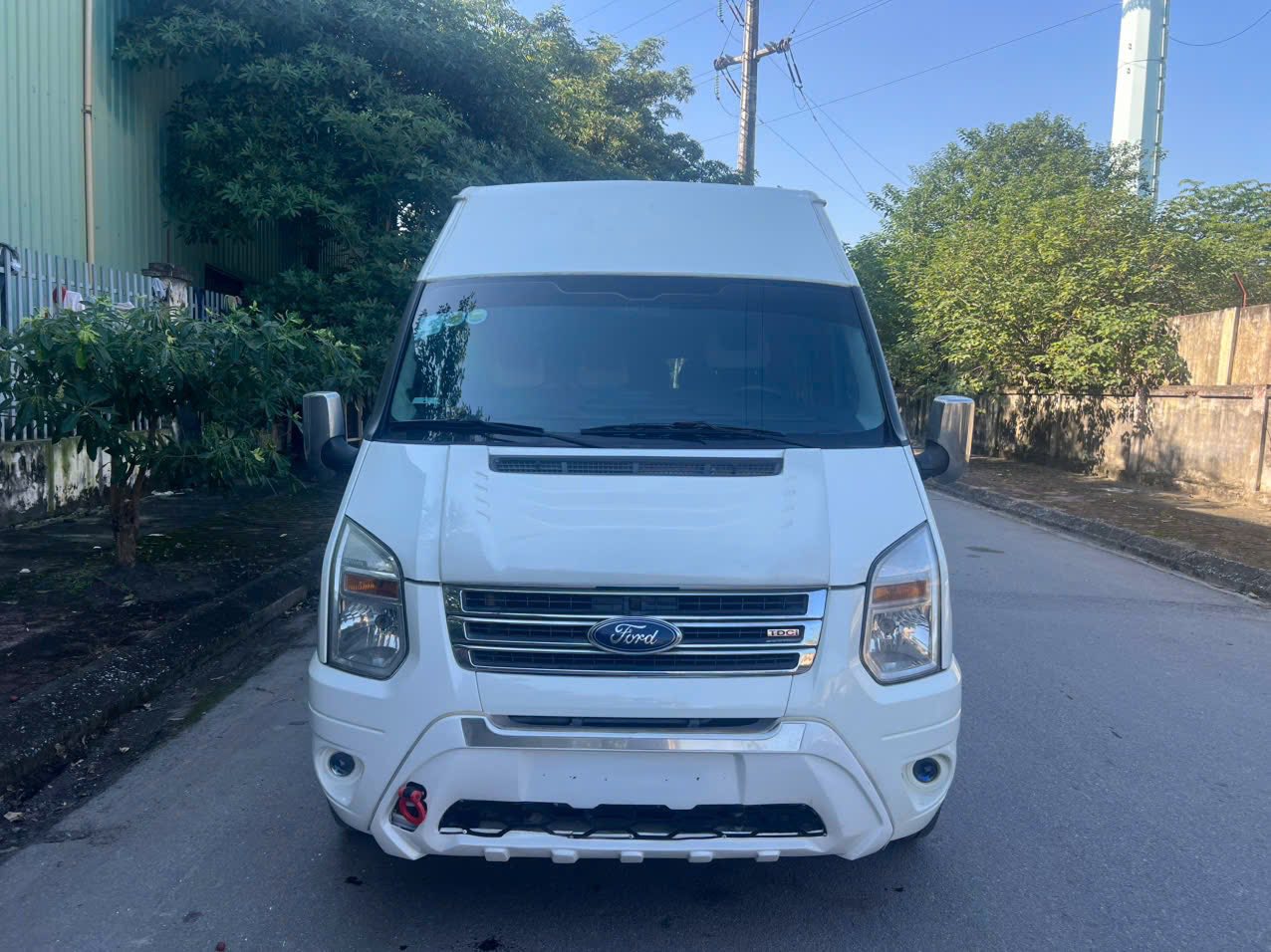 Thuê xe 16 chỗ đi tour giá tốt