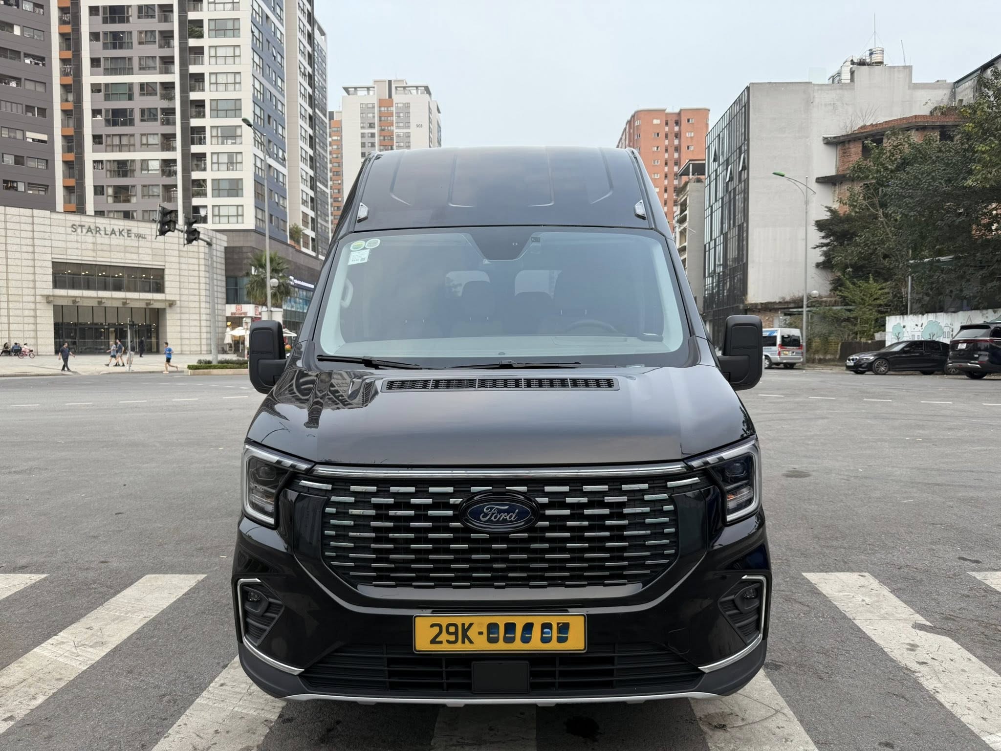 Thuê xe 16 chỗ đi tour giá tốt