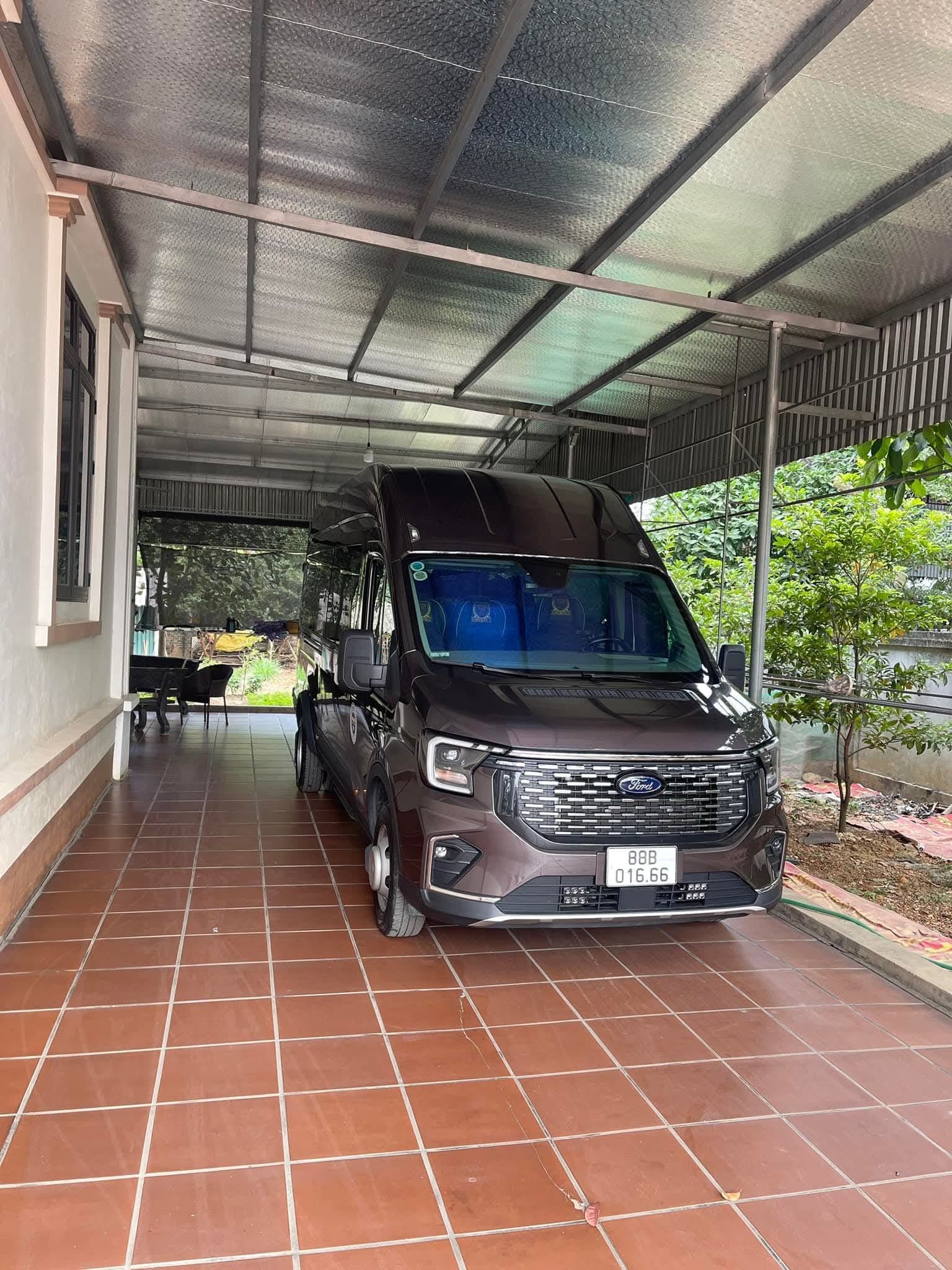 Thuê xe 18 chỗ cho nhóm lớn du lịch