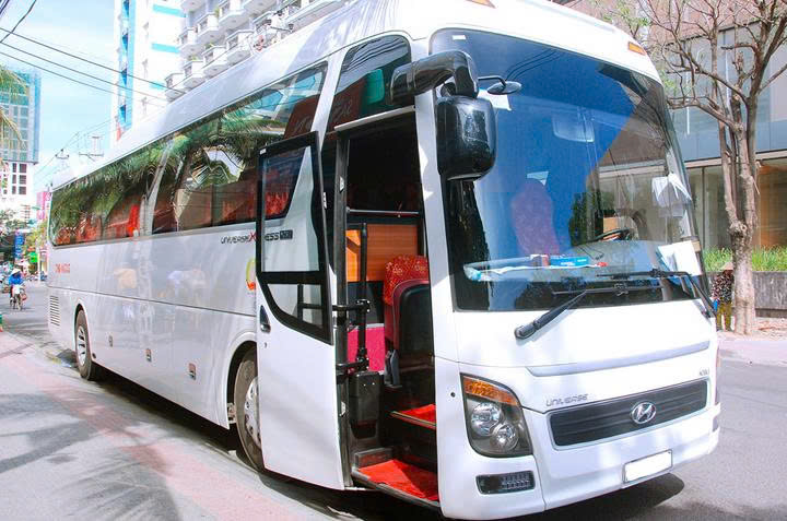 Thuê xe 45 chỗ đi tour với tài xế chuyên nghiệp