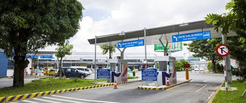 Mức giá gửi xe qua đêm ở sân bay Tân Sơn Nhất khoảng bao nhiêu?