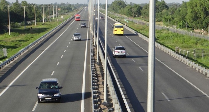 Đảm bảo an toàn mới được chuyển làn