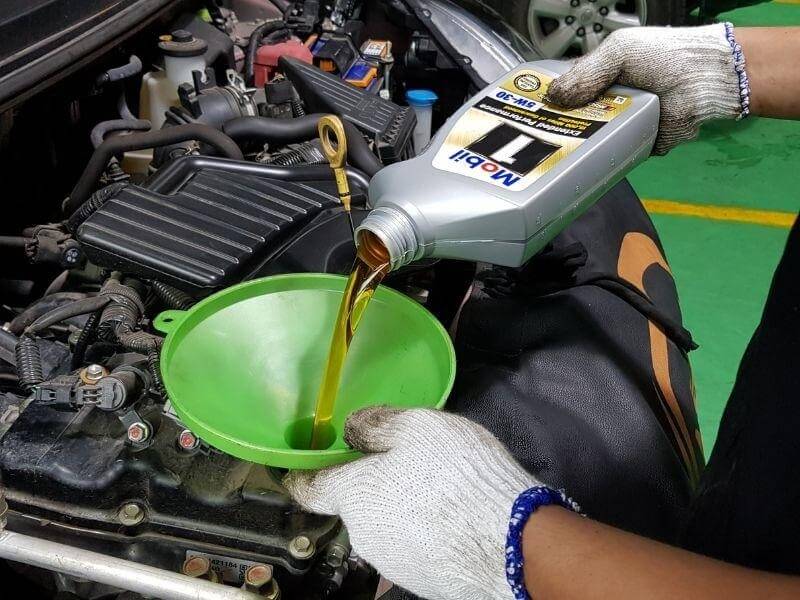 Một số lưu ý cần biết khi thay nhớt xe ô tô