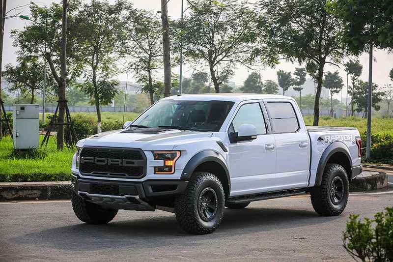 Thuê xe bán tải tự lái khoảng bao nhiêu tiền?