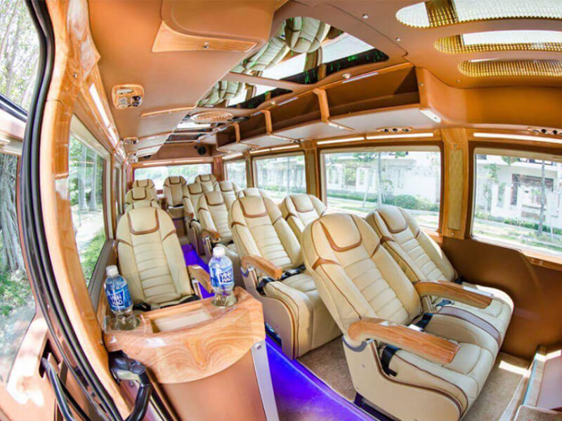 Xe Limousine 16 chỗ được nhiều người lựa chọn