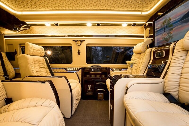 Thuê xe Limousine để được trải nghiệm chuyến đi riêng tư