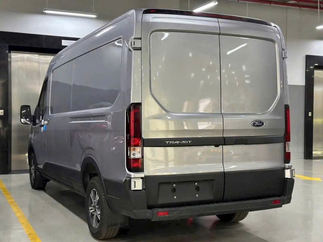 Các Loại Xe 18 Chỗ Cho Thuê Phổ Biến Tại Thảo My