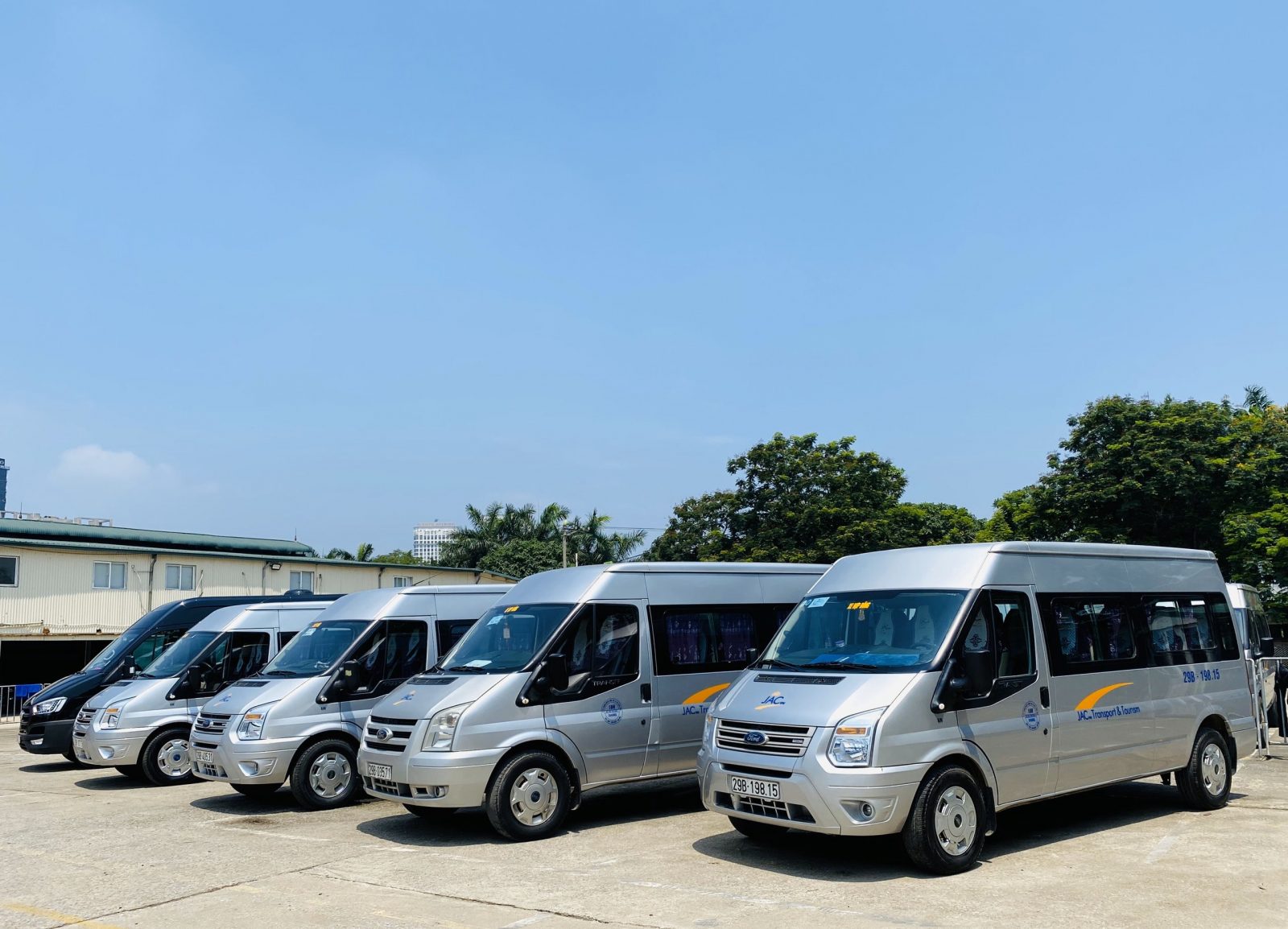 Quy Trình Đặt Thuê Xe 16 Chỗ Du Lịch Nhanh Chóng Tại Thảo My