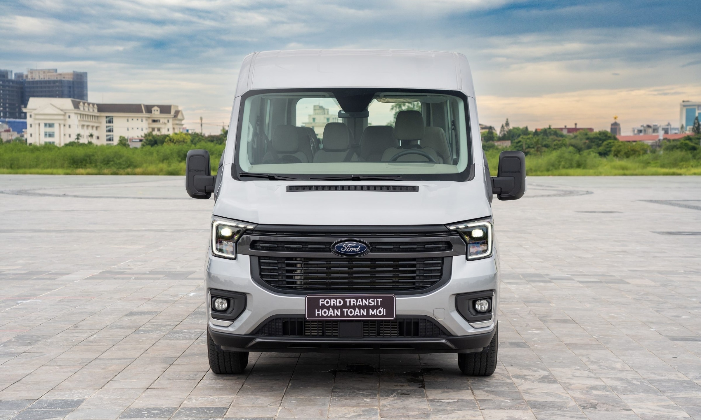 Cho thuê xe 18 chỗ đưa đón sân bay, công tác, hội nghị