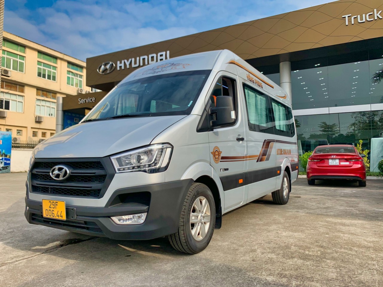 Cho thuê xe 18 chỗ hợp đồng ngắn hạn & dài hạn