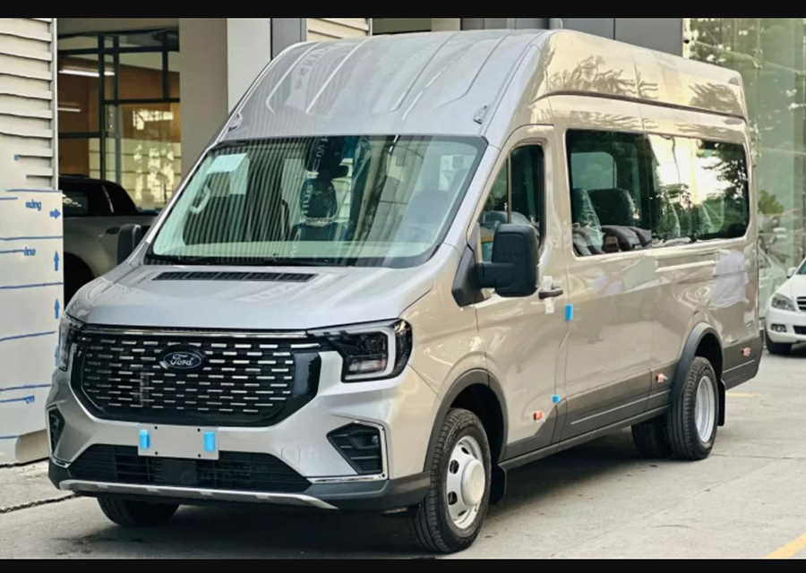 Cho thuê xe 18 chỗ tại TP.HCM đặt xe nhanh, hỗ trợ 24/7