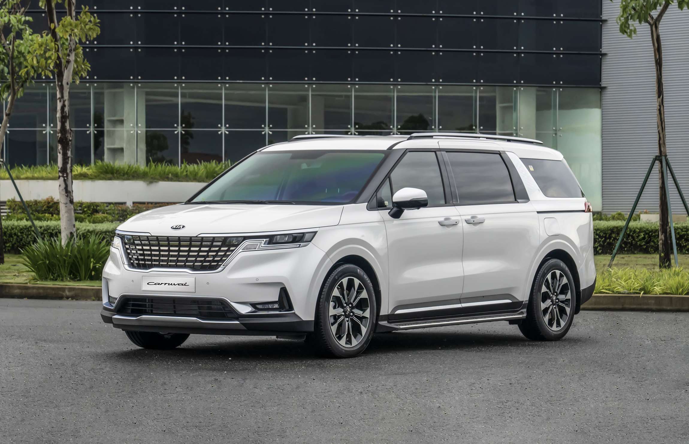 Cho thuê xe 7 chỗ phục vụ tour ngắn và dài ngày