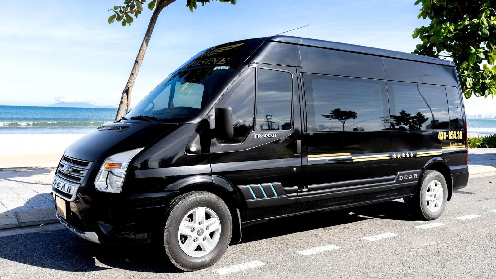 Cho thuê xe limousine phục vụ đoàn khách, nội thất tiện nghi
