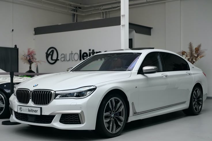 Dịch Vụ Thuê Xe Tự Lái Cho Doanh Nhân Đẳng Cấp & Riêng Tư