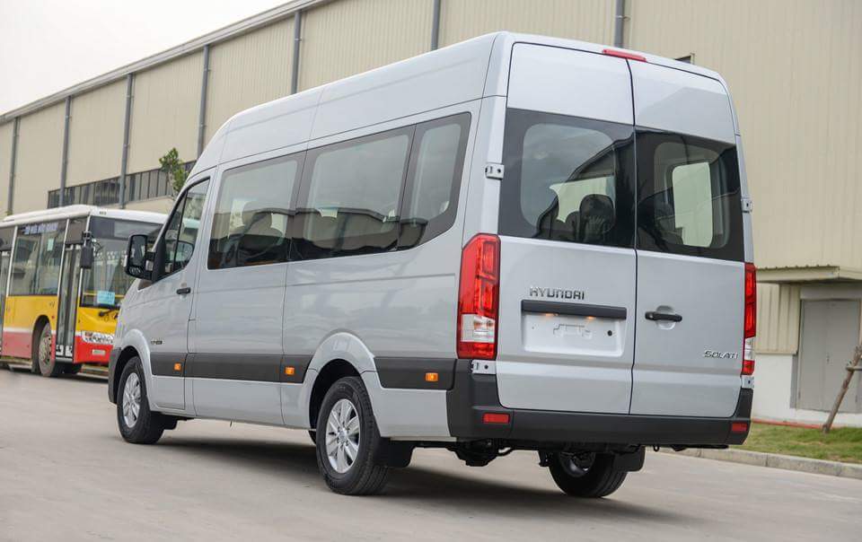 Đội xe 18 chỗ đời mới, chất lượng cao