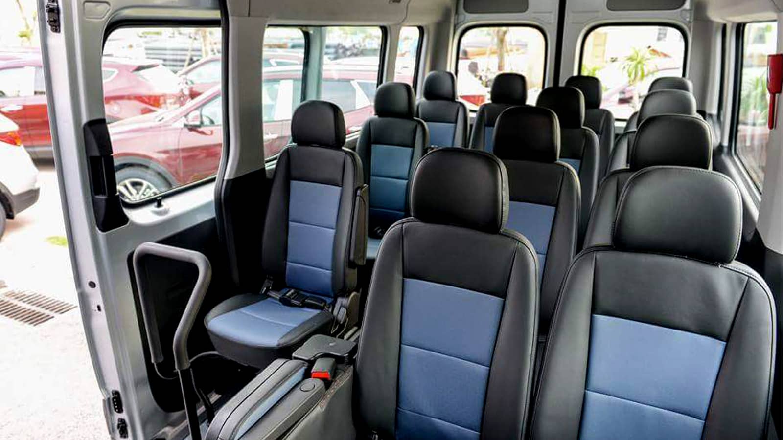 Sự Tiện Lợi Khi Thuê Xe 16 Chỗ Cho Đoàn Đông Người