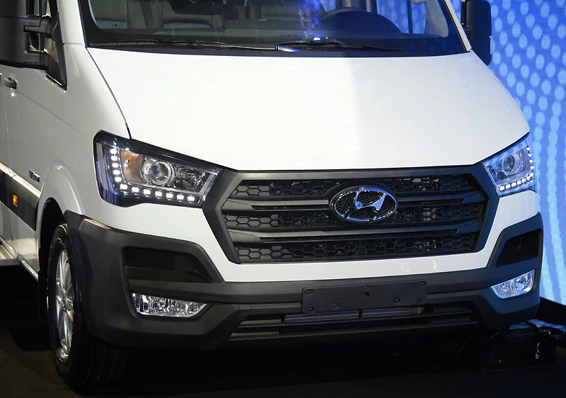 Thuê xe 18 chỗ đi công tác, hội nghị