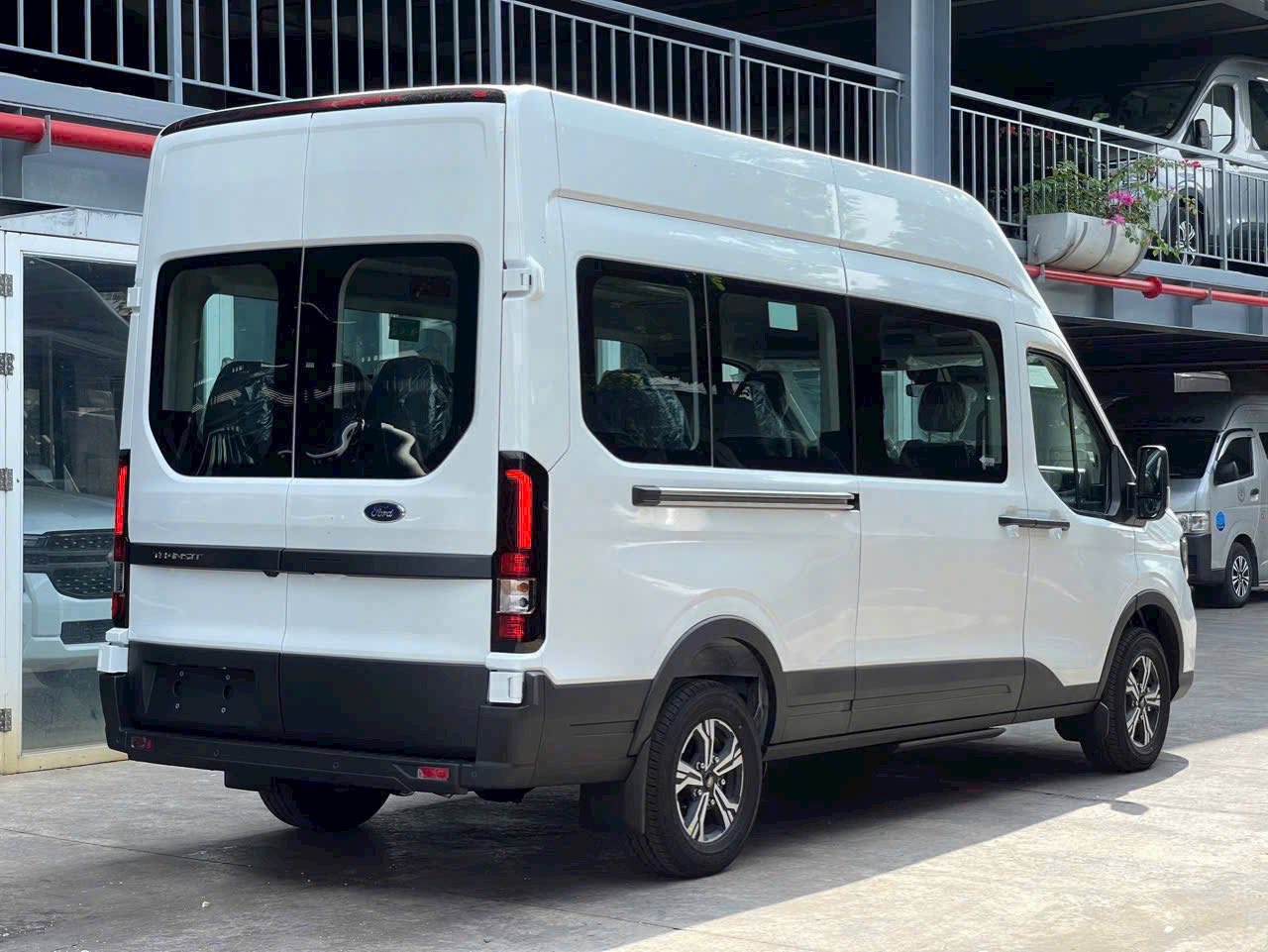 Thuê xe tự lái 18 chỗ cho đoàn, nhóm lớn