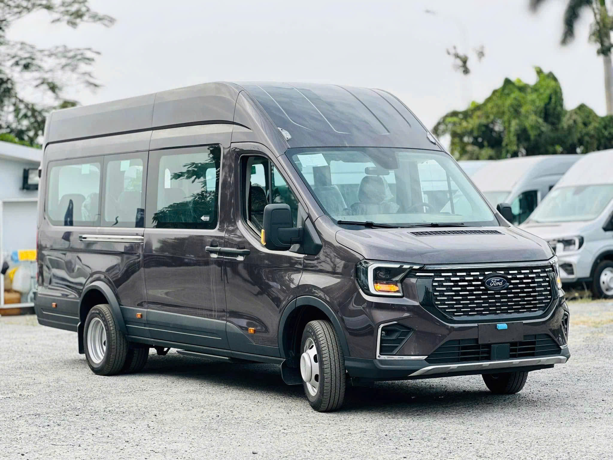 Thuê xe tự lái 18 chỗ đi tỉnh an tâm